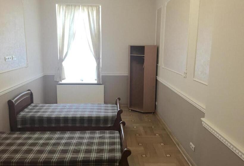 غرفة إقتصادية, Mini Hotel Under The Roof