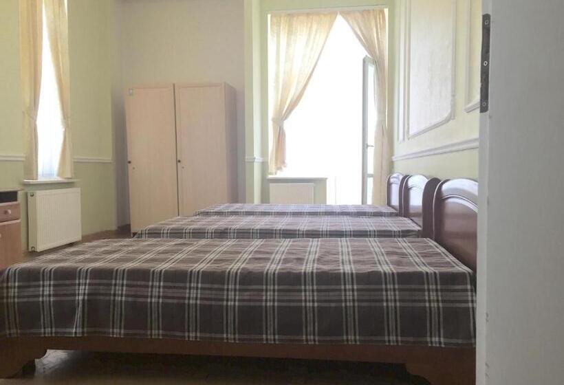 غرفة إقتصادية رباعية, Mini Hotel Under The Roof