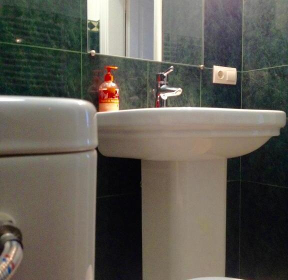 غرفة عائلية, Mini Hotel Under The Roof