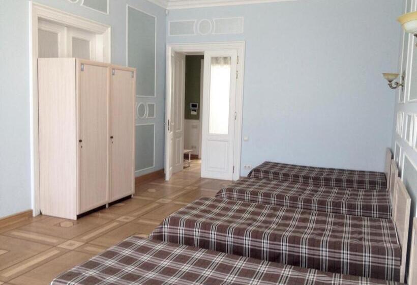 غرفة عائلية, Mini Hotel Under The Roof