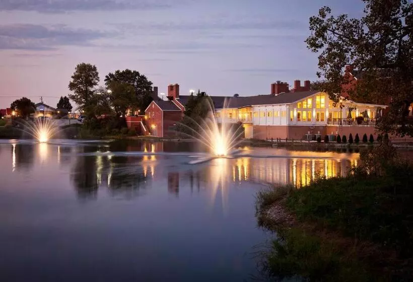 キングサイズベッドのスイートルーム, Nationwide Hotel And Conference Center