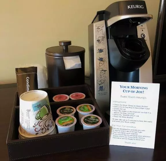 キングサイズベッドのデラックススイート, Nationwide Hotel And Conference Center