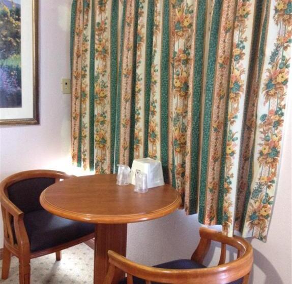 带大床的标准间, Walls Motel Long Beach