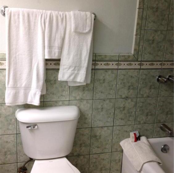 带大床的标准间, Walls Motel Long Beach