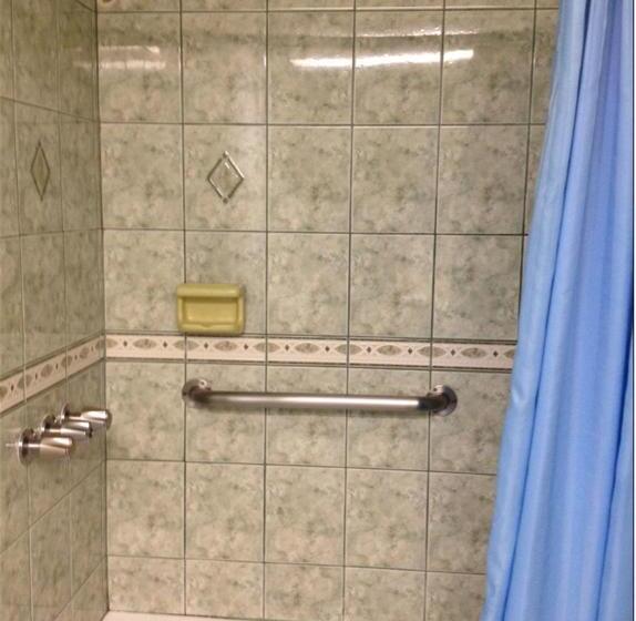 带大床的标准间, Walls Motel Long Beach