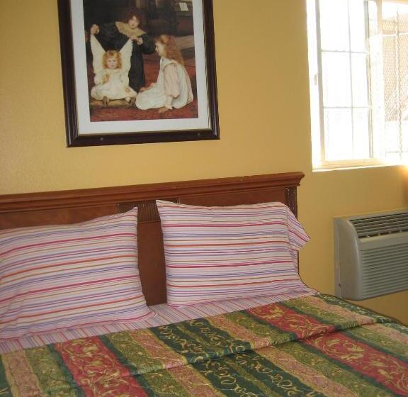 标准间, Walls Motel Long Beach