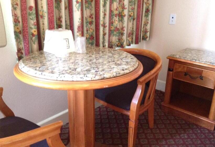 带大床的标准间, Walls Motel Long Beach