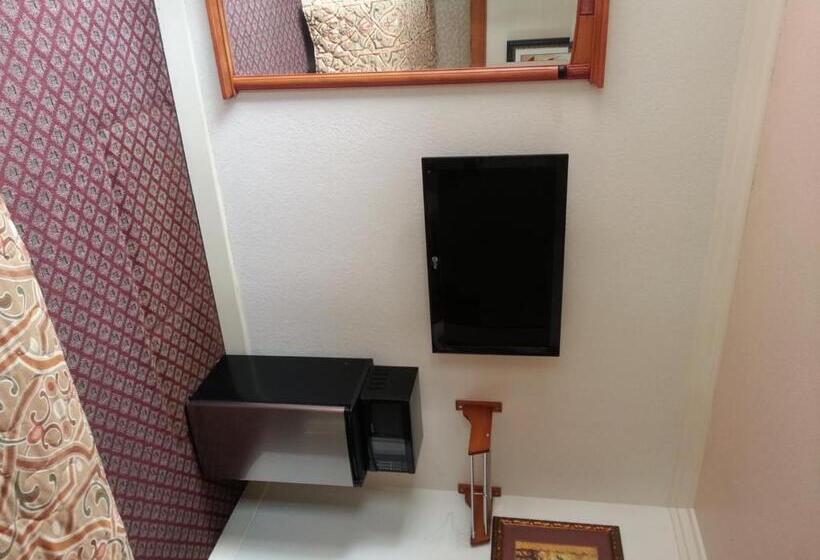 带大床的标准间, Walls Motel Long Beach