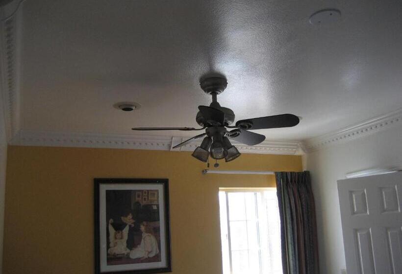 标准间, Walls Motel Long Beach