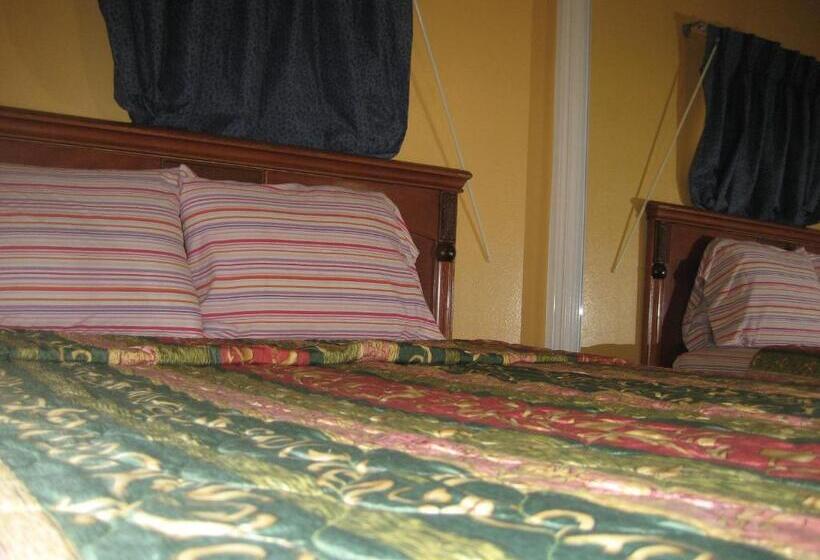 标准间, Walls Motel Long Beach