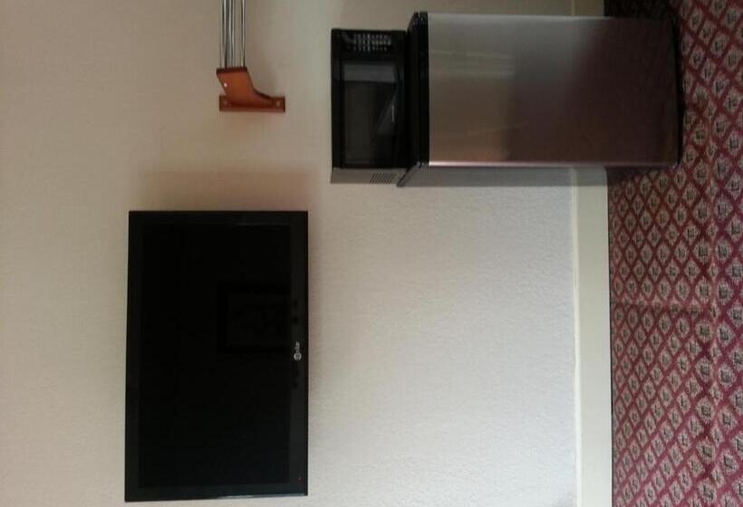 标准间, Walls Motel Long Beach