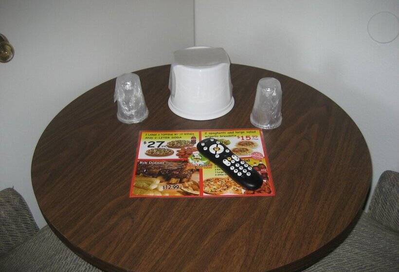 标准间, Walls Motel Long Beach