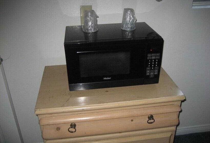 标准间, Walls Motel Long Beach