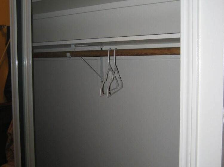 标准间, Walls Motel Long Beach