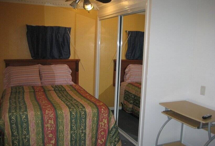 标准间, Walls Motel Long Beach