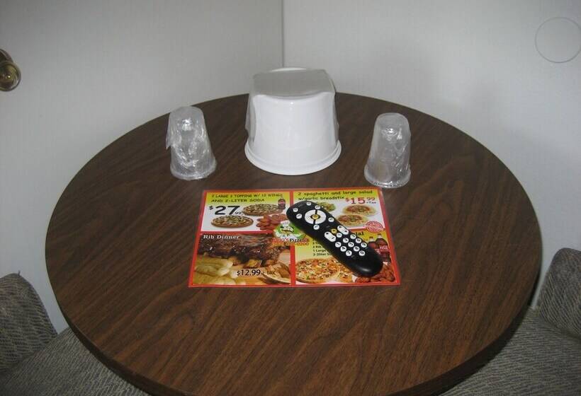 标准间, Walls Motel Long Beach