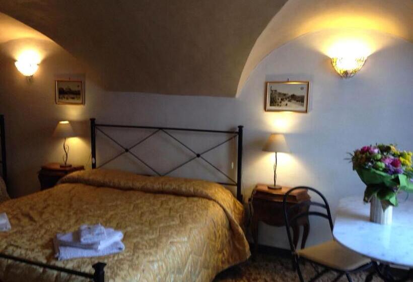 غرفة قياسية ثلاثية, La Torre