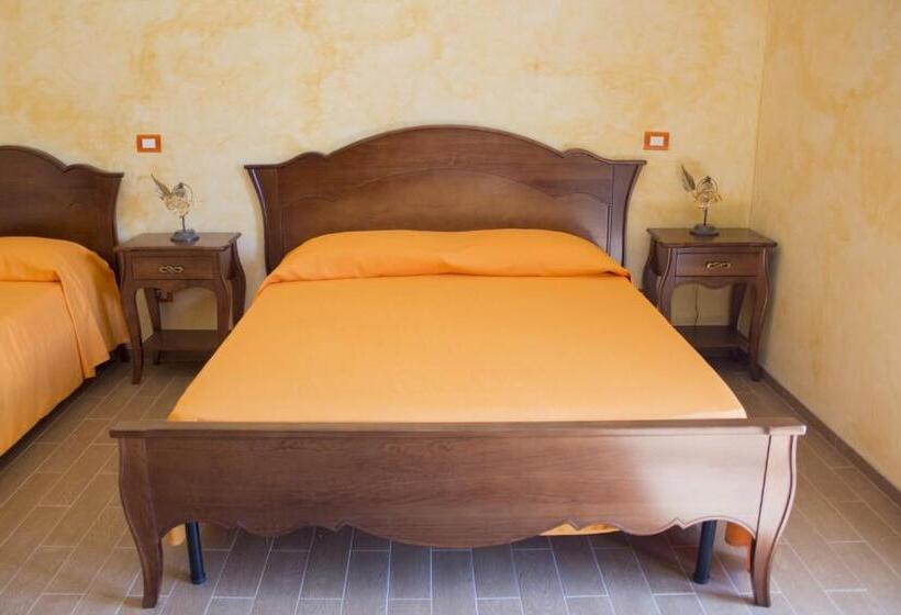 غرفة قياسية ثلاثية ذات اطلالة, Agriturismo La Turritella