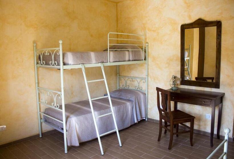 غرفة قياسية رباعية مطلة على الحديقة, Agriturismo La Turritella