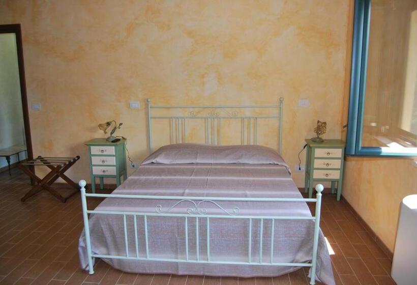 غرفة قياسية رباعية مطلة على الحديقة, Agriturismo La Turritella