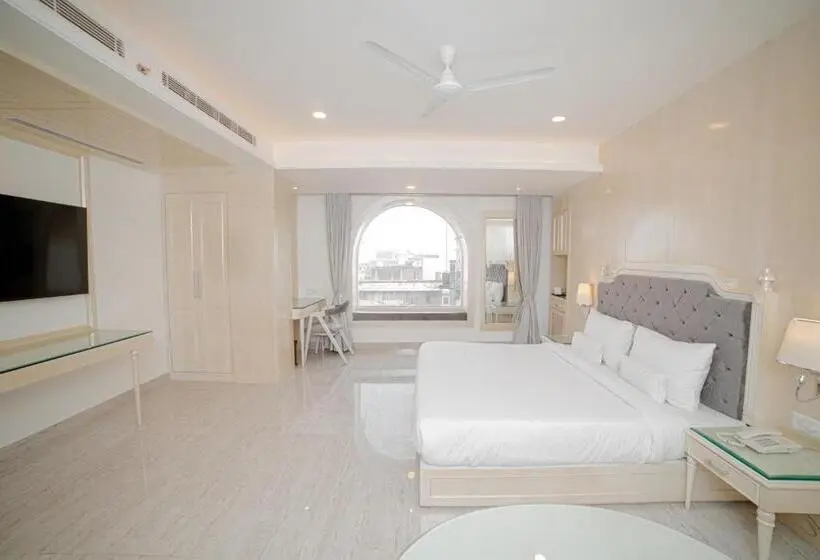Juniorsviitti, Pearl Courtyard