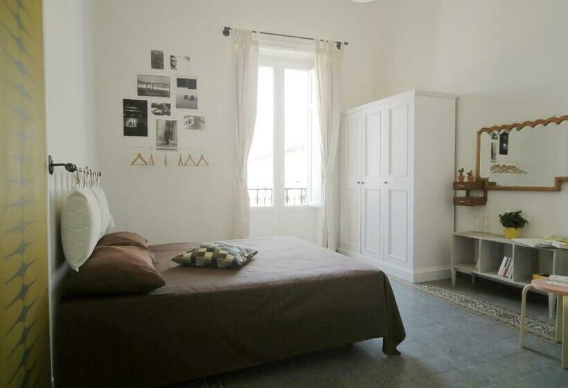 带共用浴室的标准房间, Serafino B&b