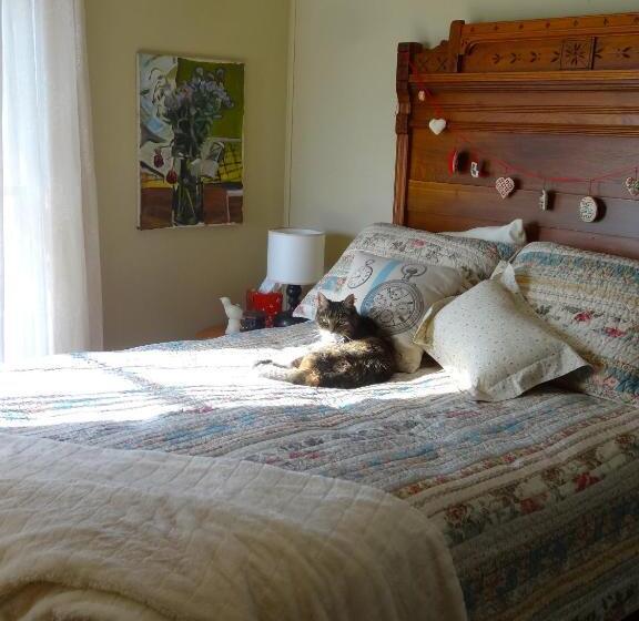 غرفة إقتصادية, The Captain S House Heritage Bed & Breakfast