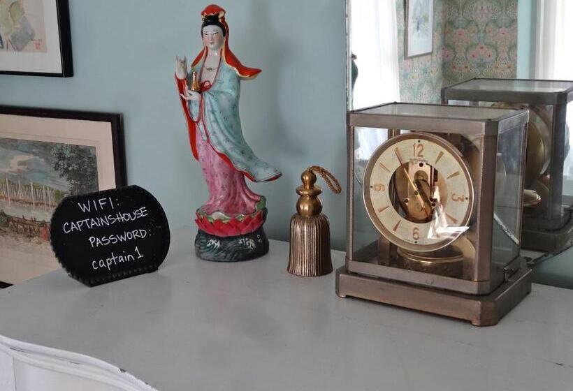Номер Deluxe, The Captain S House Heritage Bed & Breakfast