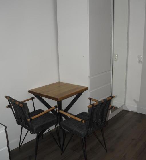 غرفة قياسية ثلاثية, Hecht