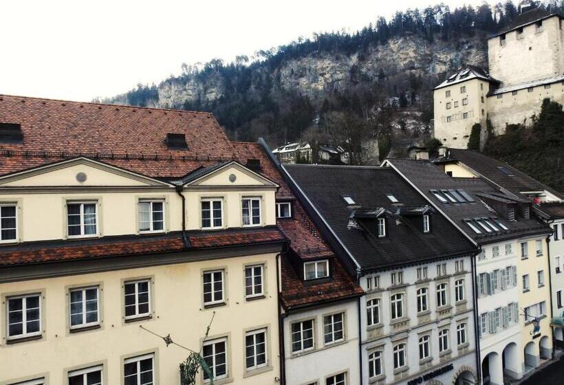 غرفة قياسية, Hecht