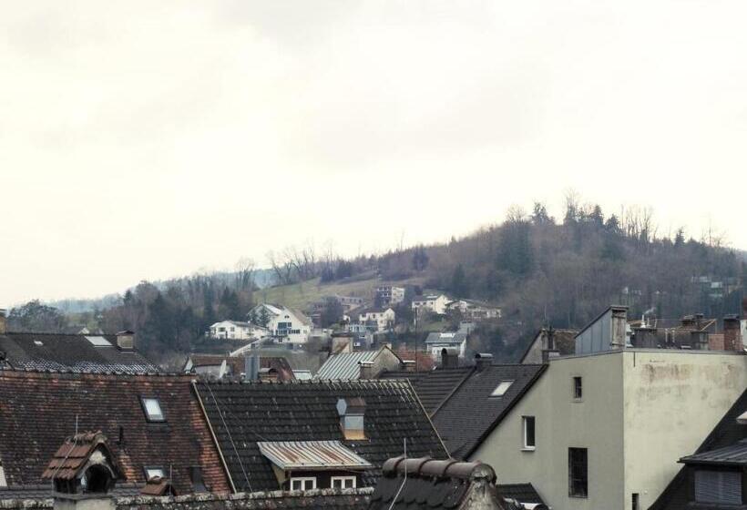 غرفة قياسية, Hecht