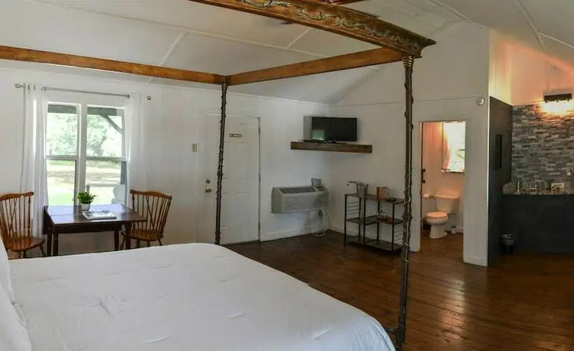デラックスキャビン, Tillman Resort