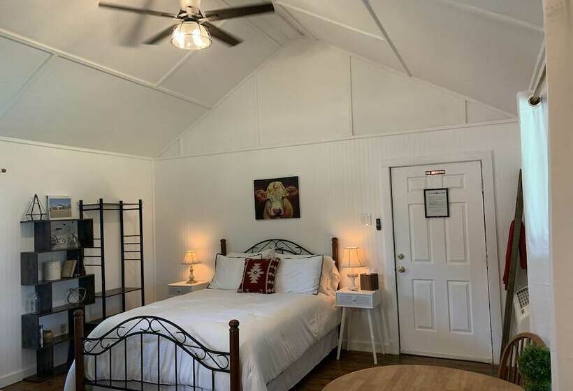 デラックスキャビン, Tillman Resort