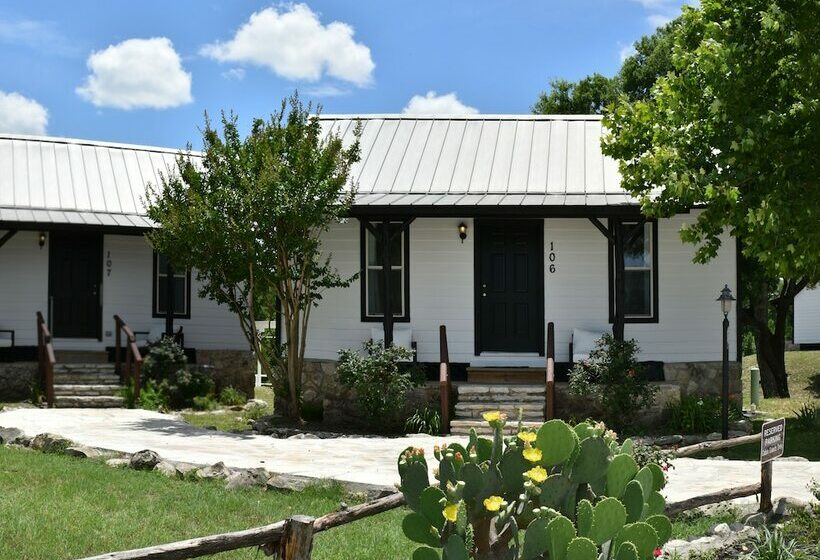 デラックスキャビン, Tillman Resort