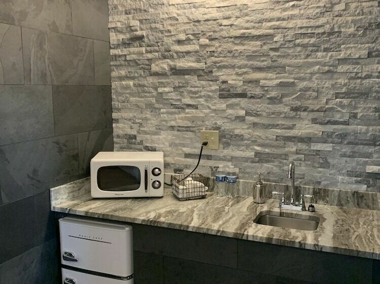 デラックスキャビン, Tillman Resort