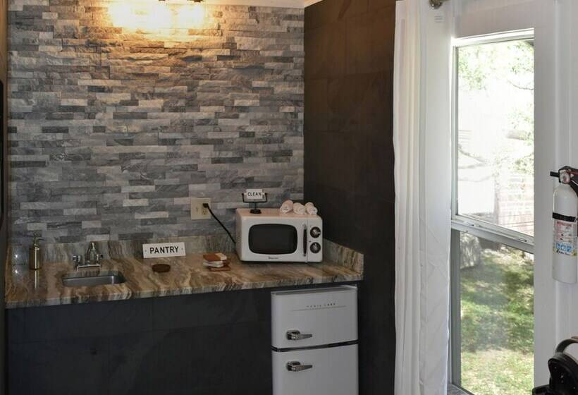 デラックスキャビン, Tillman Resort