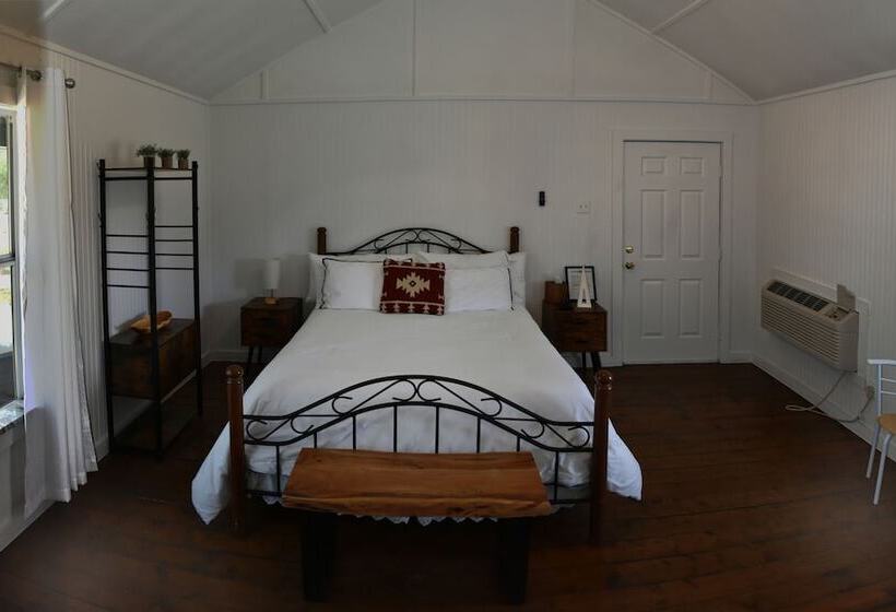 デラックスキャビン, Tillman Resort