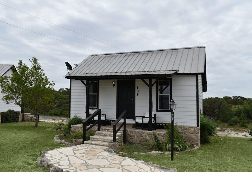 デラックスキャビン, Tillman Resort