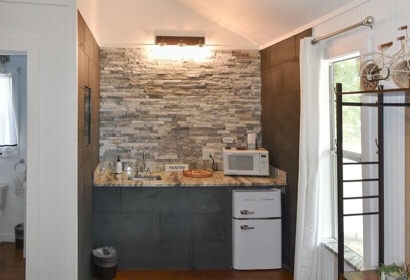 デラックスキャビン, Tillman Resort