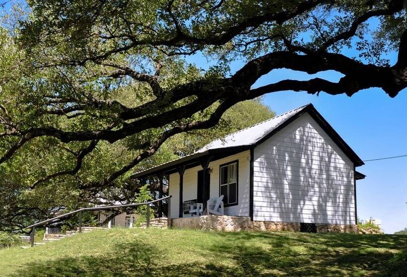 デラックスキャビン, Tillman Resort