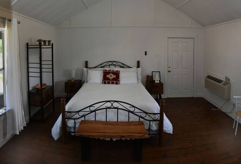 デラックスキャビン, Tillman Resort