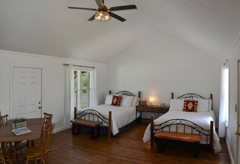 デラックスキャビン, Tillman Resort