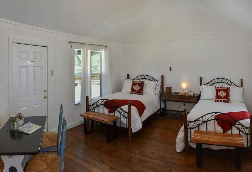 デラックスキャビン, Tillman Resort