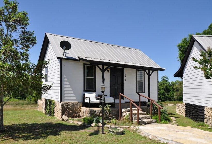 デラックスキャビン, Tillman Resort