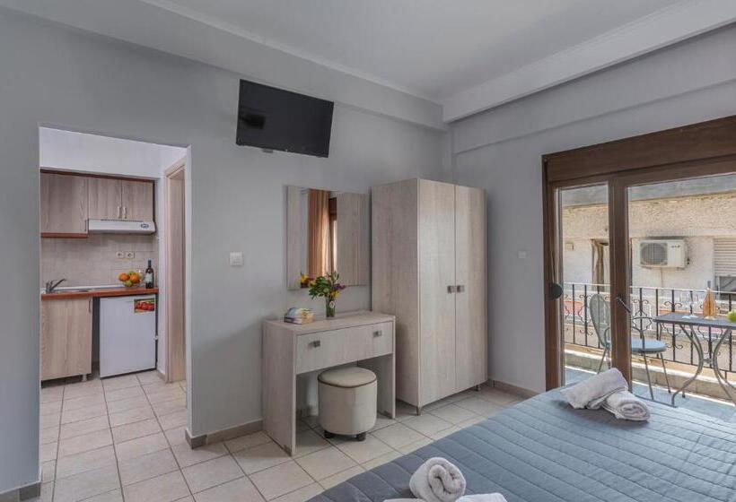 חדר סטנדרט לשלושה, Adonis