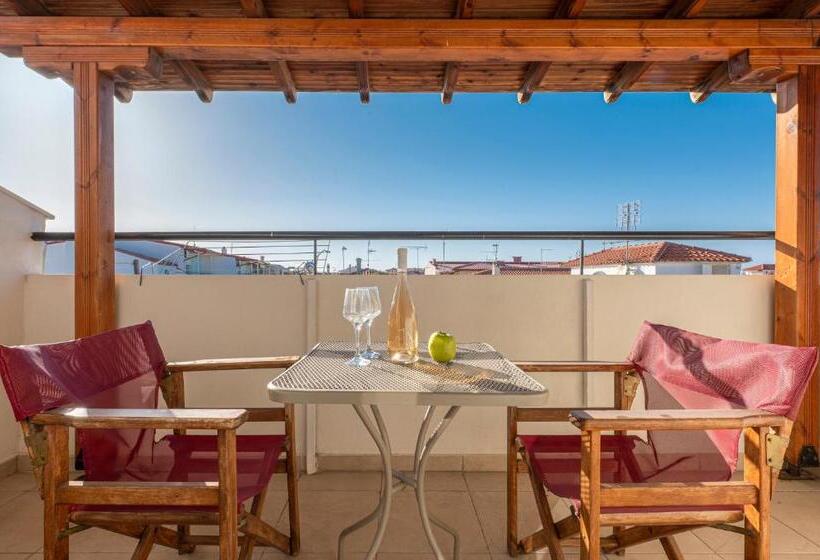 חדר סטנדרט לשלושה, Adonis