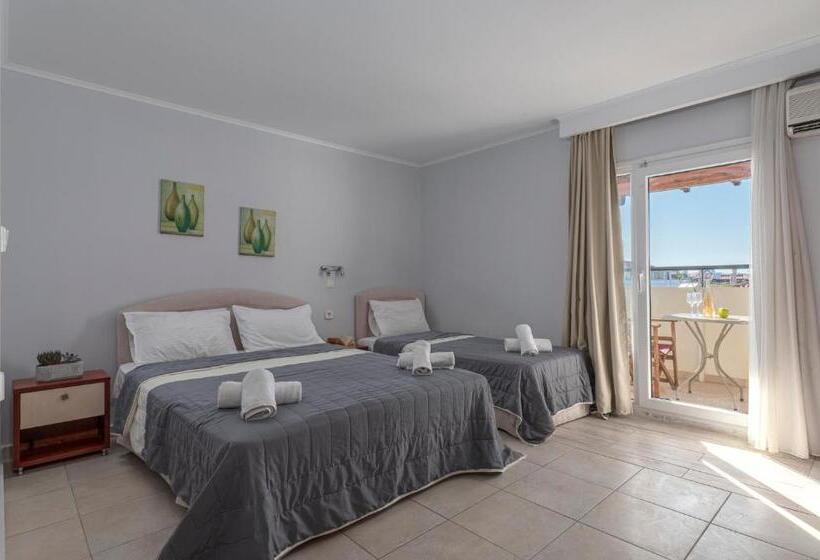 חדר אקונומי לשלושה, Adonis