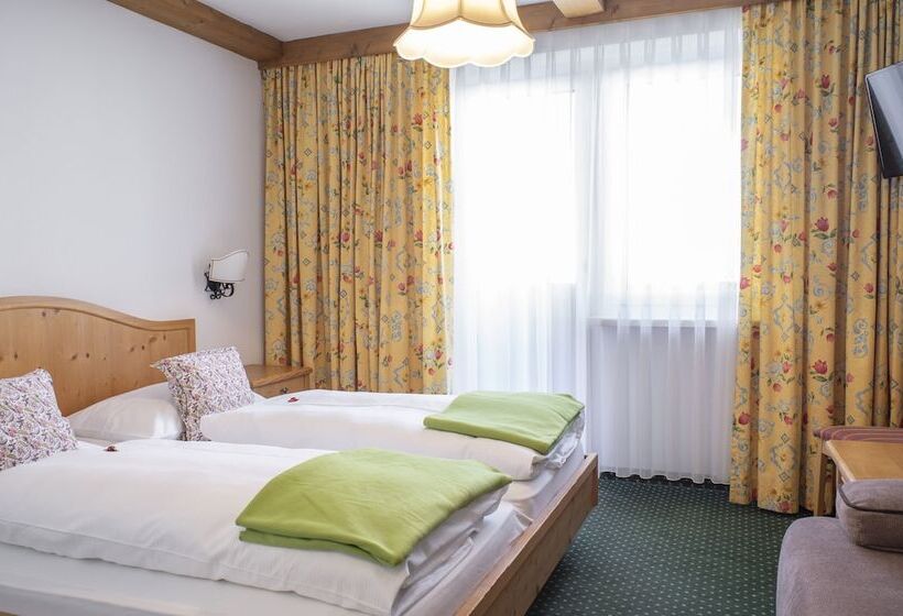 اتاق استاندارد سه تخته با چشم‌انداز, Garni Wieshof