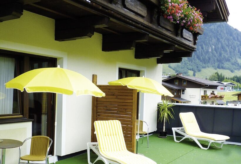 اتاق استاندارد سه تخته با چشم‌انداز, Garni Wieshof