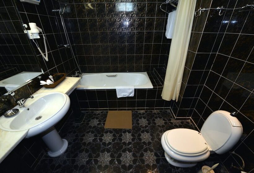 اتاق استاندارد, Ali